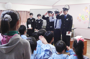 幼稚園での安全教室の様子