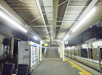 篠山口駅塗装後の写真
