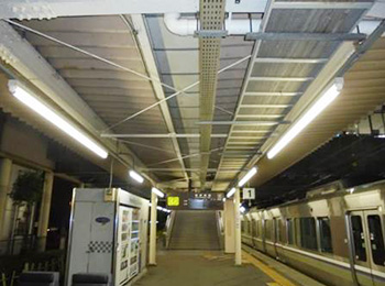 篠山口駅塗装前の写真