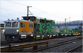 新幹線用まくらぎ交換機編成の写真