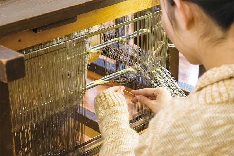 暮らしに息づく伝統文化を探る 石川県白山市白峰 牛首紬：JR西日本