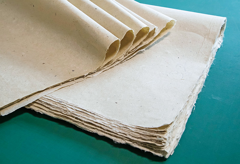 石州雁皮古漉き2２枚 楽天市場】巻子料紙 1尺×3尺 30×90cm 石州雁皮 具引縦横筋入 斜目本銀