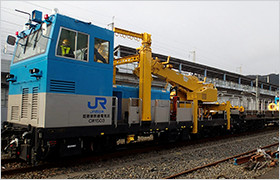 新幹線用電柱建替車の写真