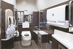 Multifunction toilet with improved handles, capable of accommodating electric wheelchairs (car No. 7 and 11)