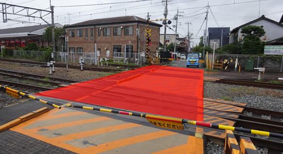 Do not stop inside the crossing (red) areas when passing through it.