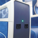 各座椅設置電源插座