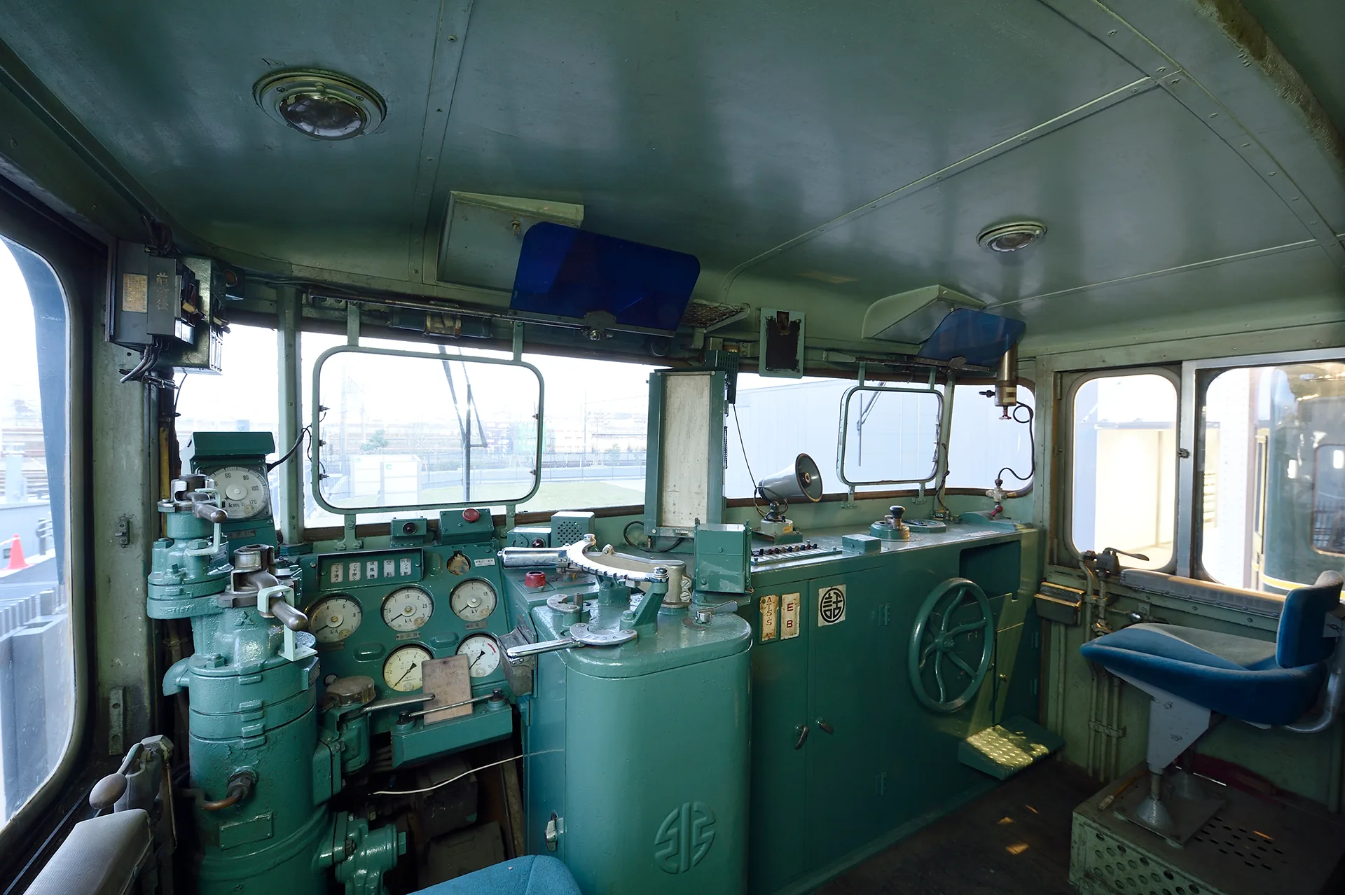 EF65�`�d�C�@�֎�1�� �摜02