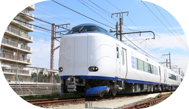 �s�s���𑖂�JR�̗�ԁB���̐V���ȓS���l�b�g���[�N�ƂȂ�u�Ȃɂ�ؐ��v�J�ʂ̃C���[�W